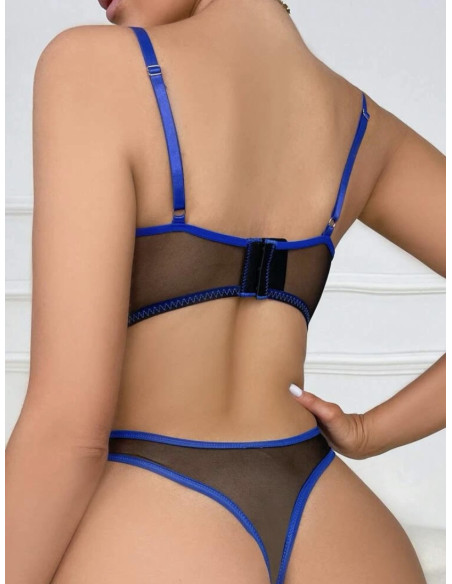 Set de lencería con bordado floral