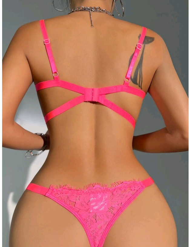 Set de lencería con encaje floral