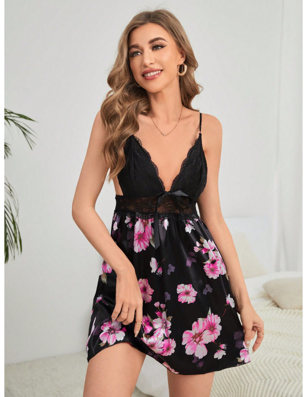 Vestido de dormir de tirantes con estampado floral con encaje en contraste de satén Vestido de dormir de tirantes con estampado floral con encaje en contraste de satén