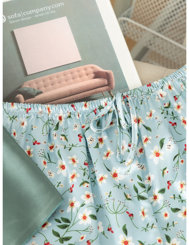 Conjunto de pijama con estampado floral con diseño de encaje con cordón delantero de satén Conjunto de pijama con estampado floral con diseño de encaje con cordón delantero de satén