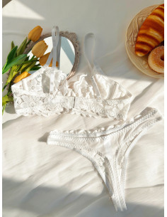 Set de lencería con aro con encaje floral 2