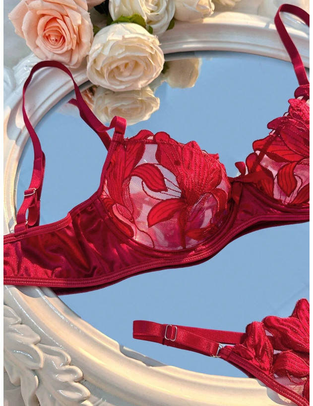 Set de lencería satén bordado con...