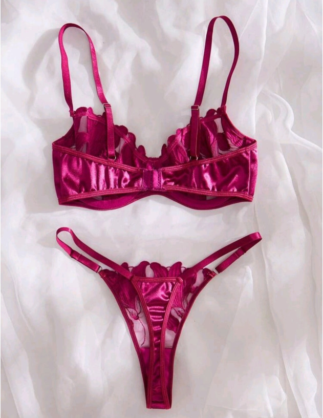 Set de lencería satén bordado con...