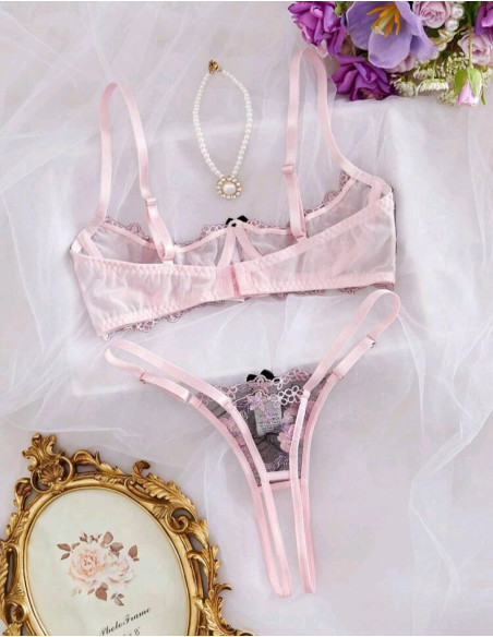 Set de lencería con abertura